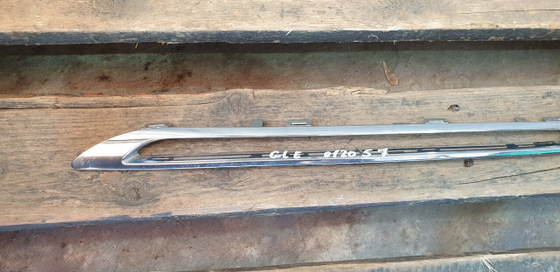 Молдинг решетки радиатора  Mercedes GLE (W166) 15-18 Б/У Оригинал A1668881585