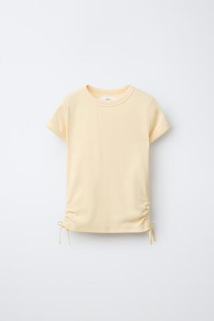 ZARA ФУТБОЛКА ИЗ МОДАЛА С ВЫРЕЗАМИ И БАНТАМИ, ЖЕЛТЫЙ