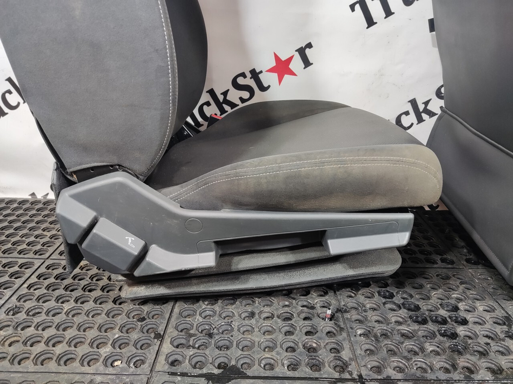 Комплект сидений пневматических 2023г