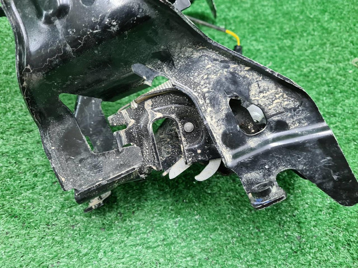 Кронштейн фары левый BMW X5 G05 (2018-н.в.)