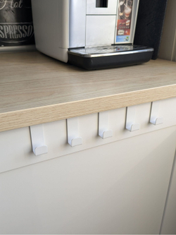 Вешалка крючки на дверь кухонного гарнитура, шкафа, белая