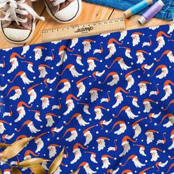 Ткань атлас мелкие санта-клаусы на синем фоне