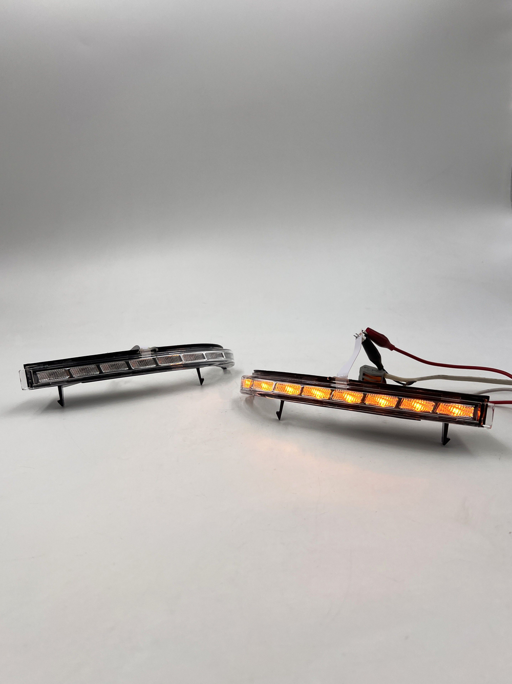 Повторитель поворота на зеркало Лада Приора стиль "Лексус" диодный бегающий 2 шт