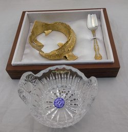 Икорница "Осетр" с ложечкой в  подарочном футляре