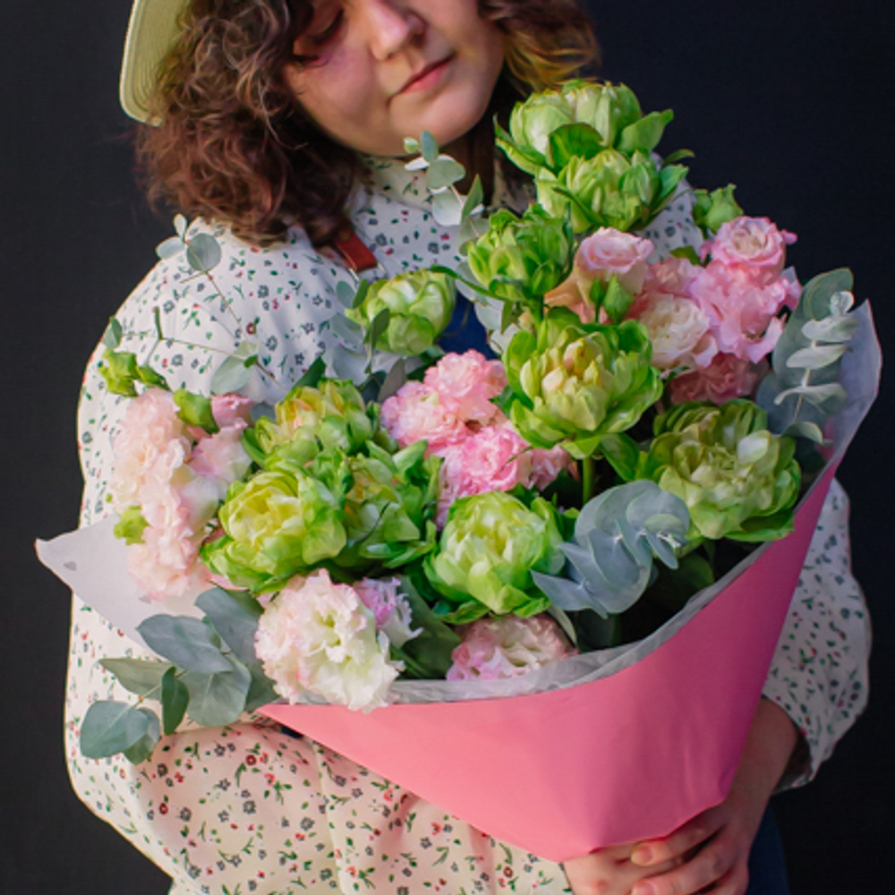 25. Эффектный тропический букет в современном стиле