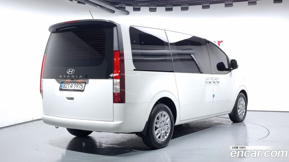 Hyundai Staria Cargo 3-х местный (04.2023)