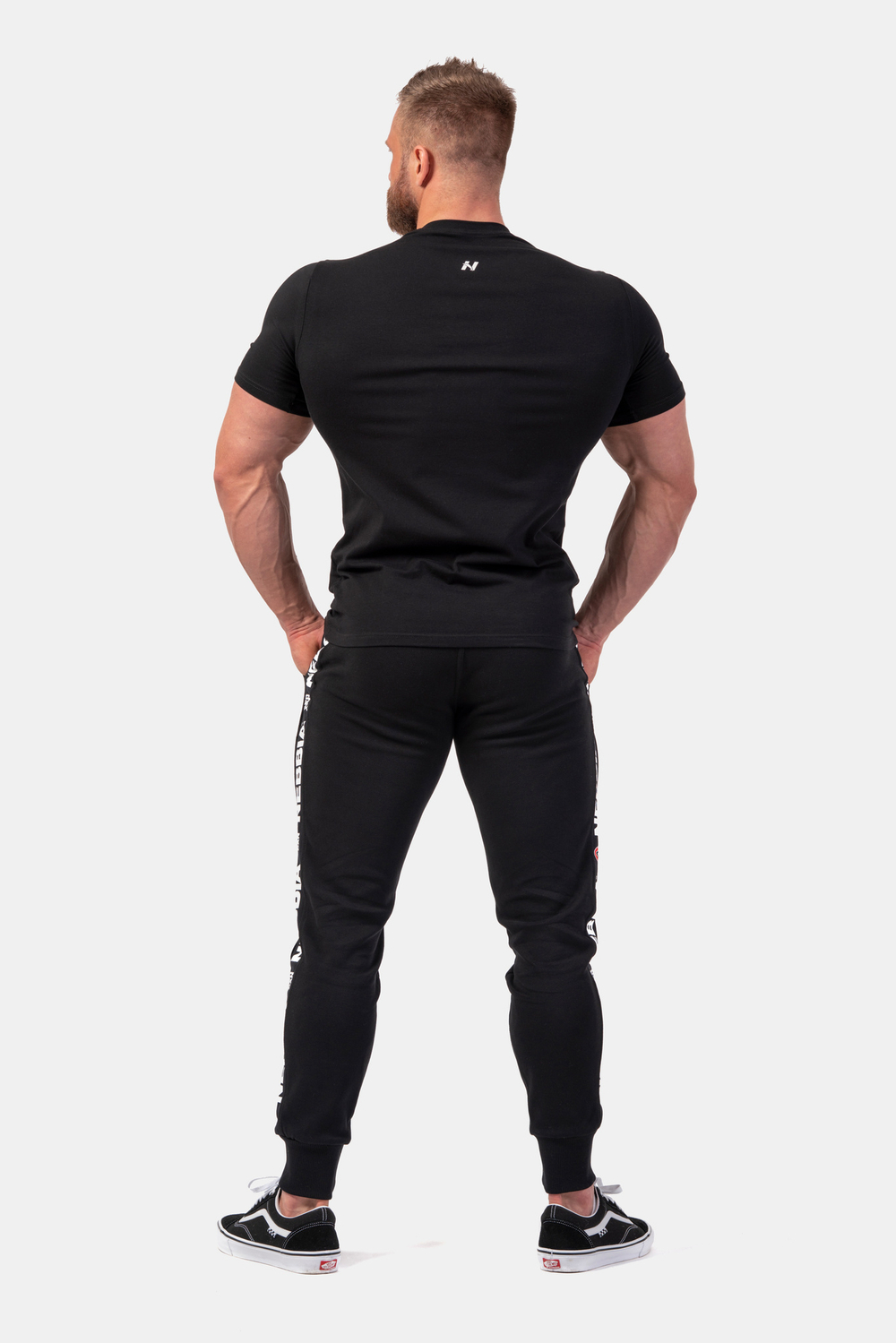Футболка VERTICAL LOGO NEBBIA T-SHIRT 293 Черная