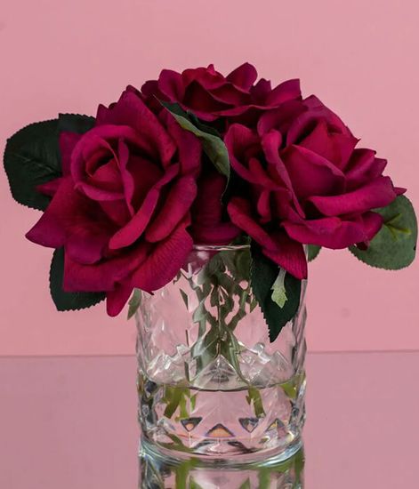 Букет красных французских роз в прозрачной вазе "ёлочка", Cote Noire