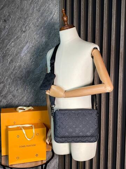 Сумка-мессенджер Louis Vuitton