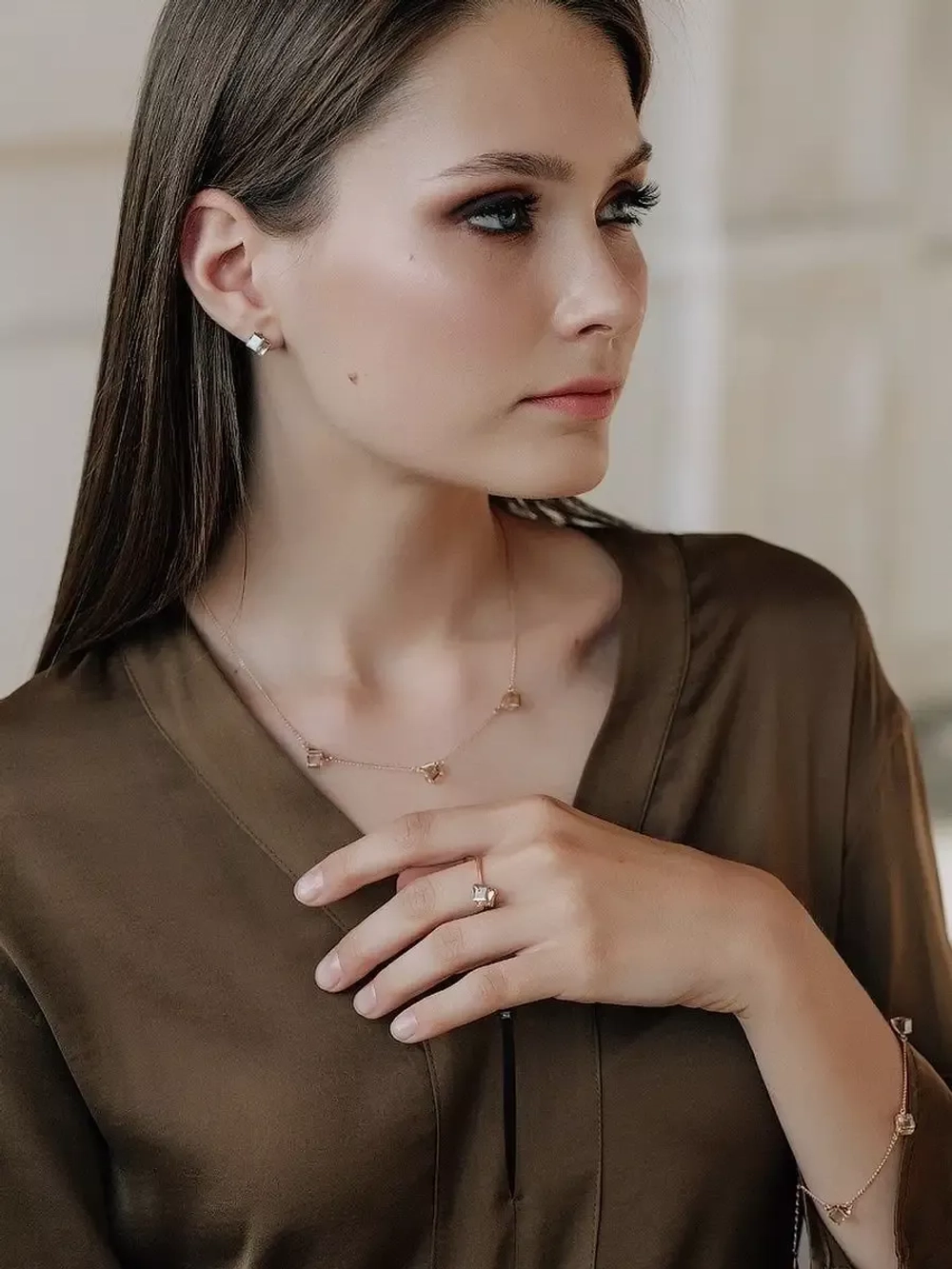 Серьги-гвоздики Миражи с кристаллами Swarovski цвета шампань