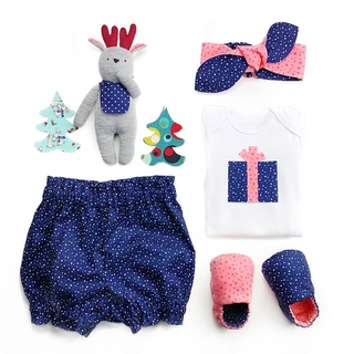 Комплект – боди с аппликацией, блумеры, повязка и моксы