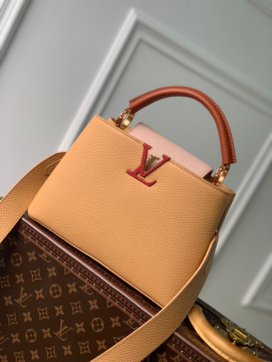 Louis Vuitton Capucines BB