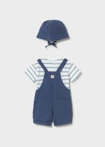 комбинезон с футболкой и панамкой