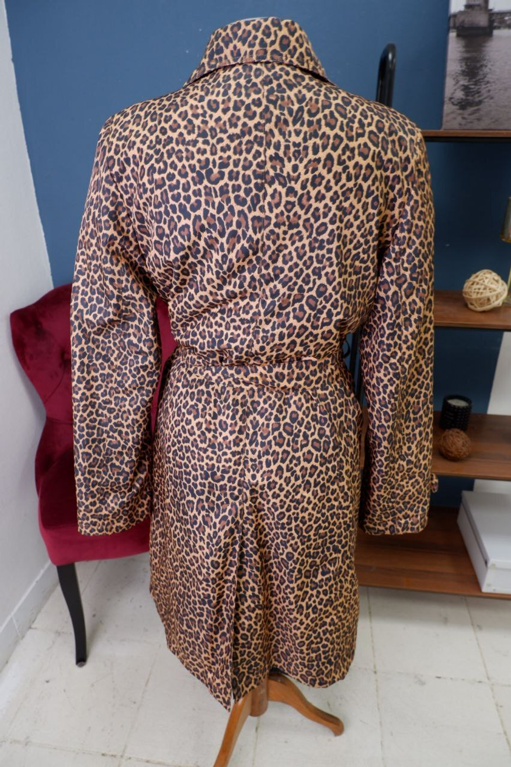Плащ с анималистичным принтом 46 размер