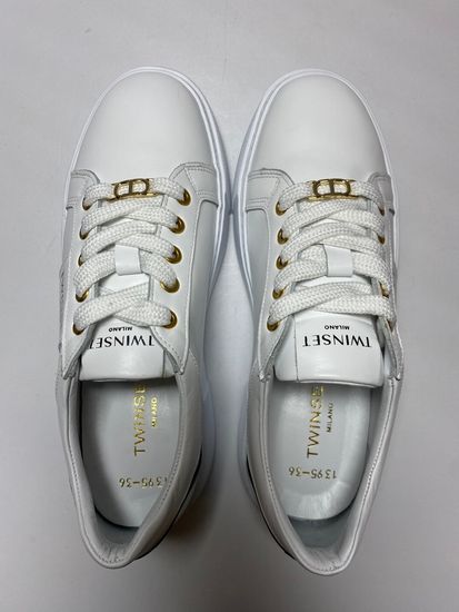 Кроссовки женские