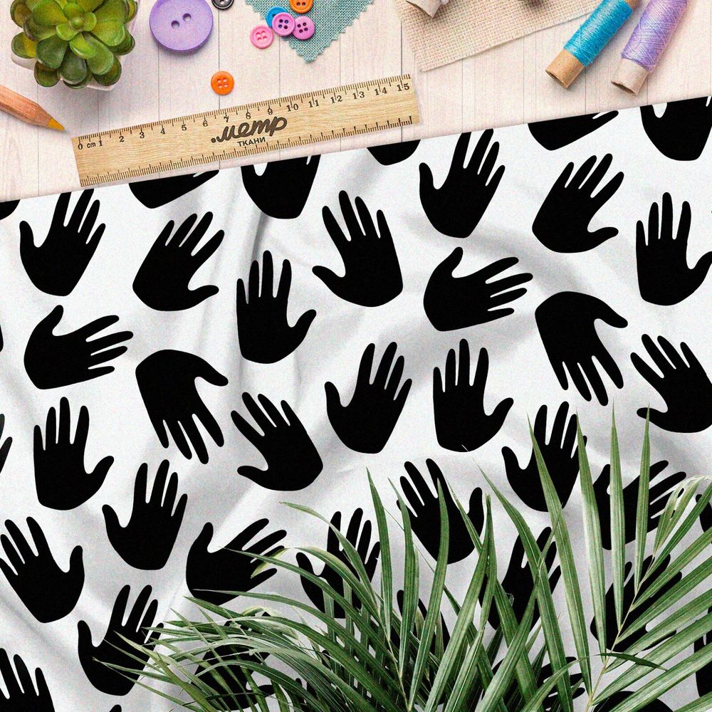 Ткань мембрана чёрные ладони на белом фоне