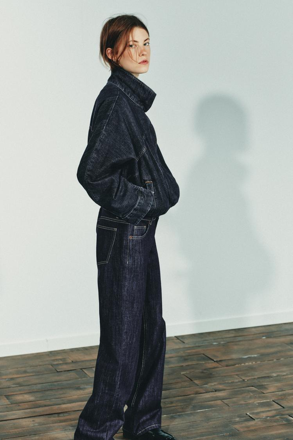 ZARA ДЖИНСОВАЯ КУРТКА TRF С РУКАВАМИ «ЛЕТУЧАЯ МЫШЬ», ТЕМНЫЙ ИНДИГО