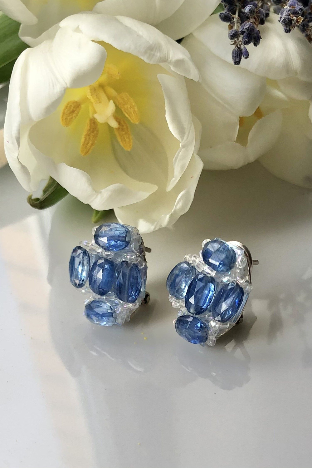 Серьги ручной работы из бисера и камня Кианит