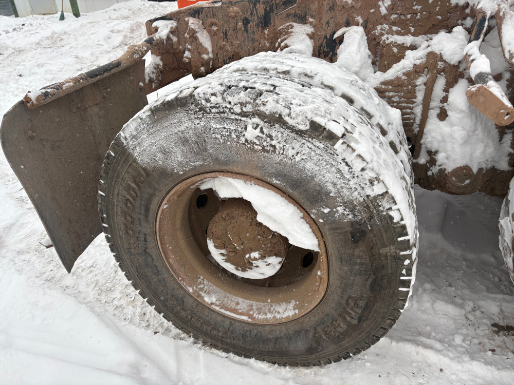 Shacman (Shaanxi) SX* 6x6 Седельный тягач SX42584DV385 (Дизельный, 11,6 л, 430 л.с., МТ)