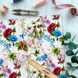 Ткань шелк Армани сочные контрастные цветы на бежевом фоне