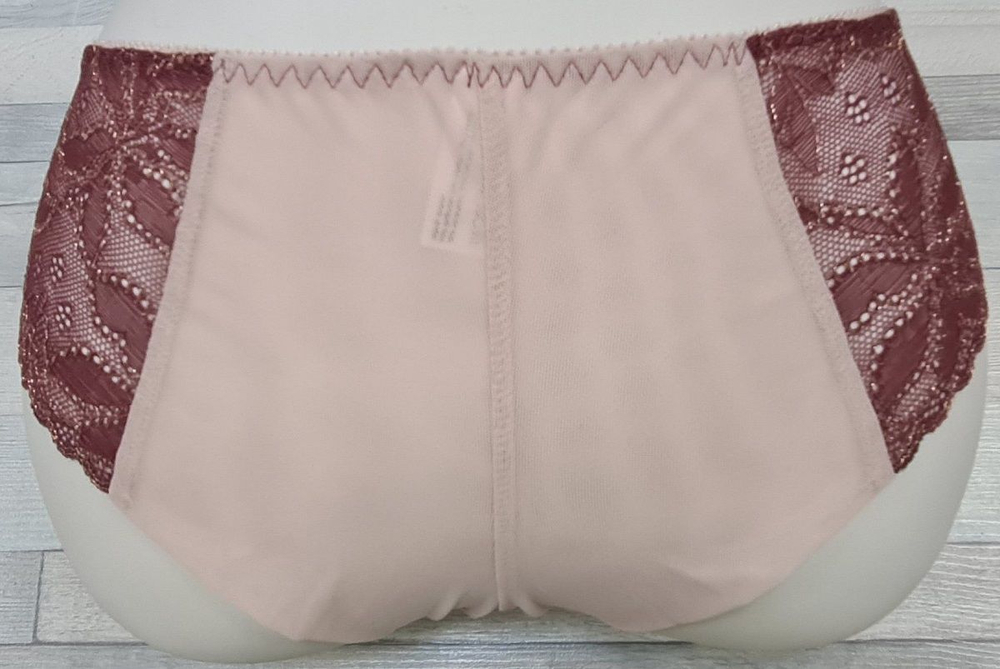 Трусики-бразилиана выполнены из кружева с люрексом (Размер: L) (Цвет: светло-бордовый)