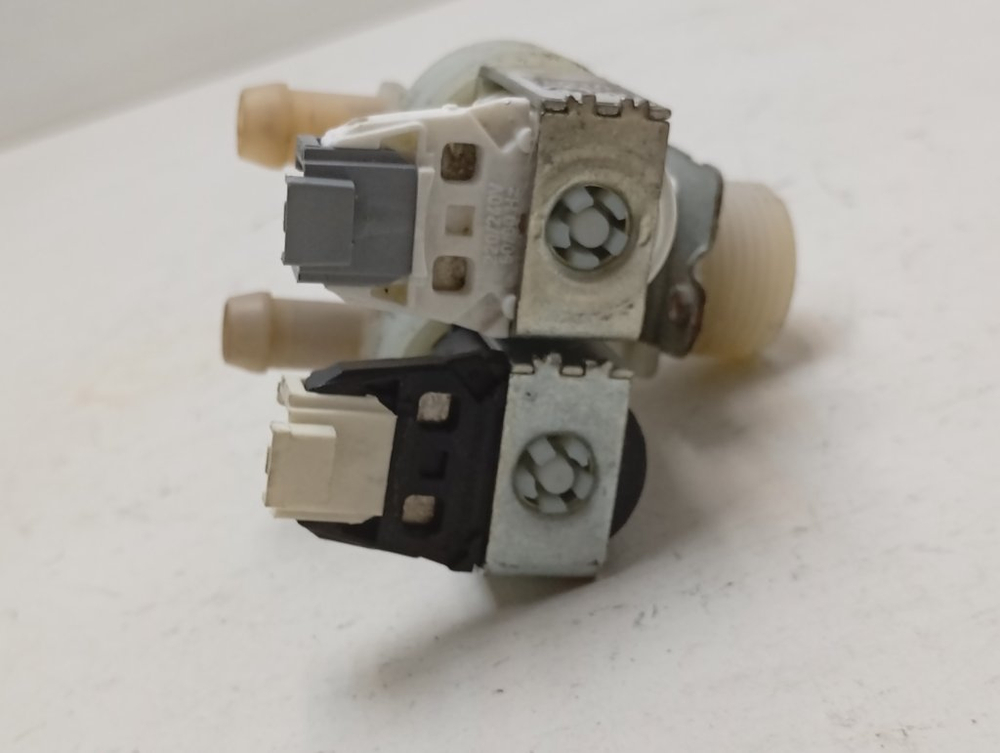 WE60S3 кт67 Клапан подачи воды для стиральной машины Gorenje 459455 б/у