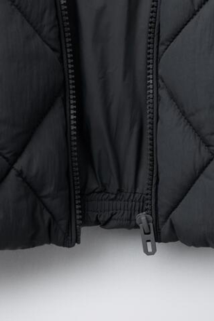 ZARA СТЕГАНАЯ КУРТКА С ОТСТЕГИВАЮЩИМСЯ КАПЮШОНОМ, СВИНЦОВЫЙ