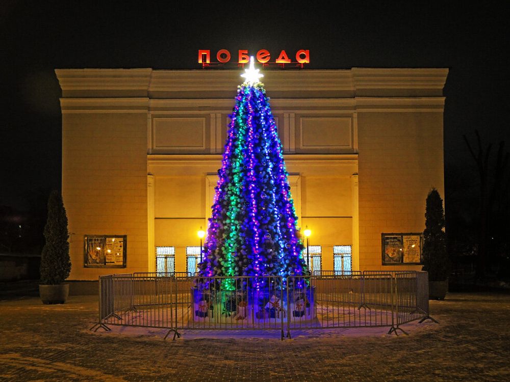 Уличная елка каркасная "Уральская сосна" (бело-зеленая леска) от 4 до 30 м