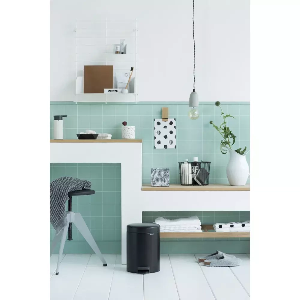 Brabantia - Контейнер для мусора NewIcon 5л, матовый черный / артикул   112928  / GTIN 8710755112928