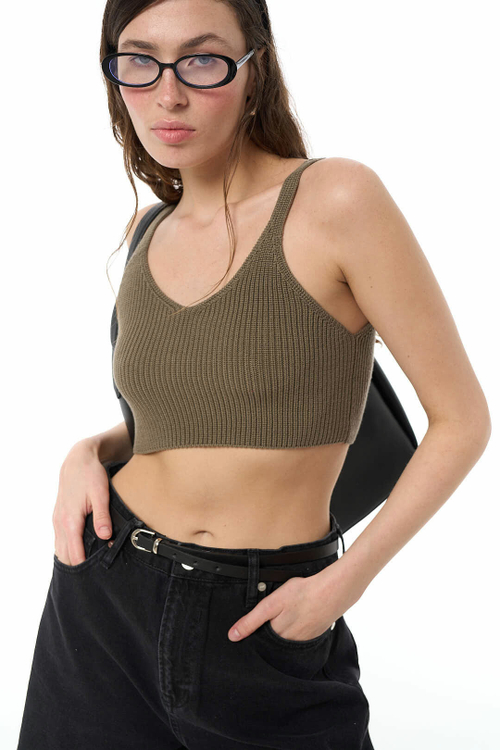 Брюки-дудочки с защипами, экокожа черный