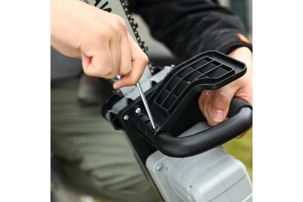 Пила цепная аккумуляторная в кейсе Deko DKCHS 40 PRO, 2х20В, 2x4.0Ач, 2 з/у (063-4357)