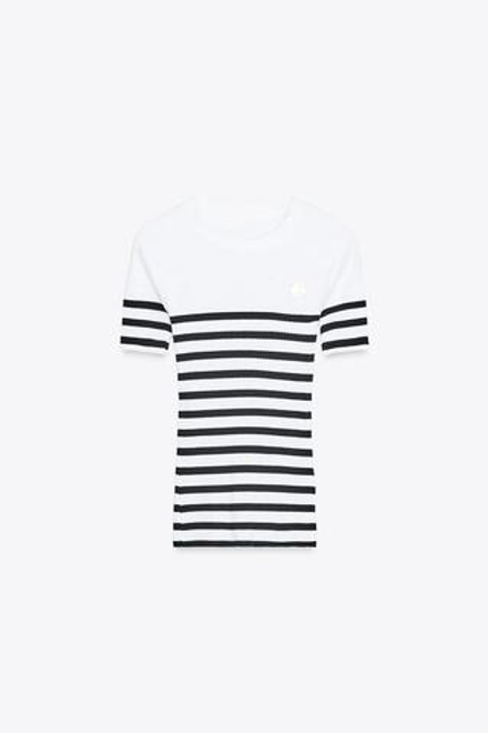ZARA ПОЛОСАТАЯ ФУТБОЛКА С БРОШЬЮ, ПОЛОСКИ