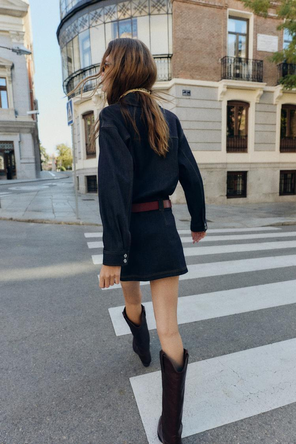 ZARA КОРОТКОЕ ДЖИНСОВОЕ ПЛАТЬЕ Z1975 С РЕМНЕМ, ИНДИГО