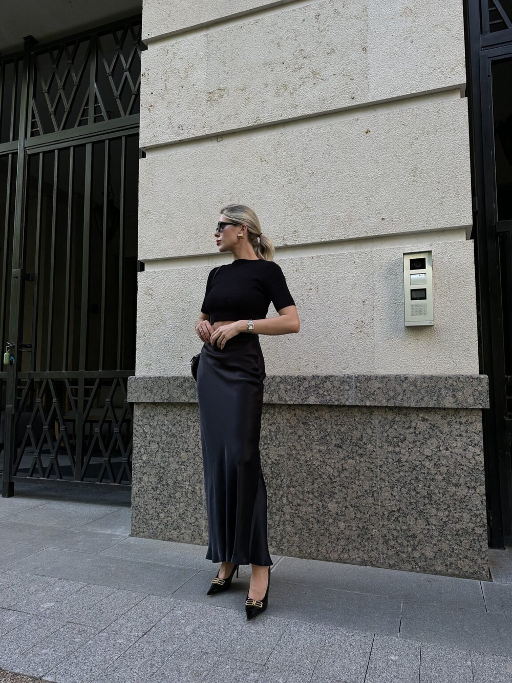 Кроп-топ PETRA с коротким рукавом, чёрный