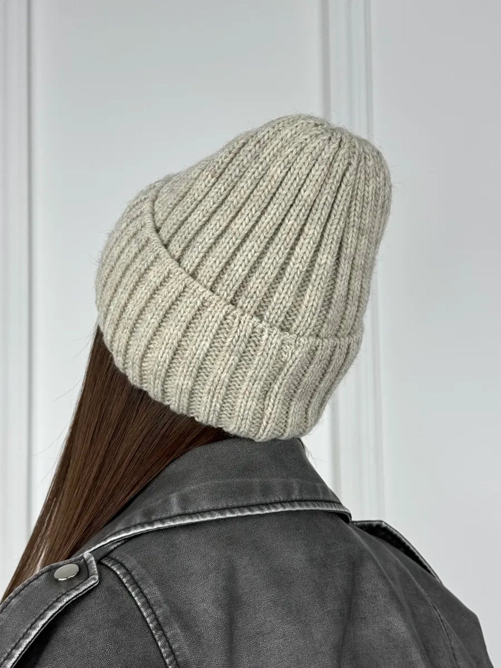 шапка вязаная теплая зимняя с отворотом стильная