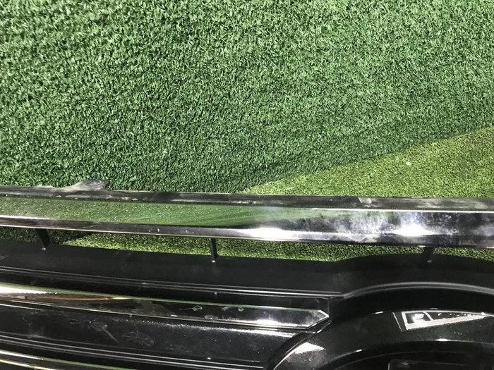 Решетка радиатора Toyota Land Cruiser 200 (2015-2021)