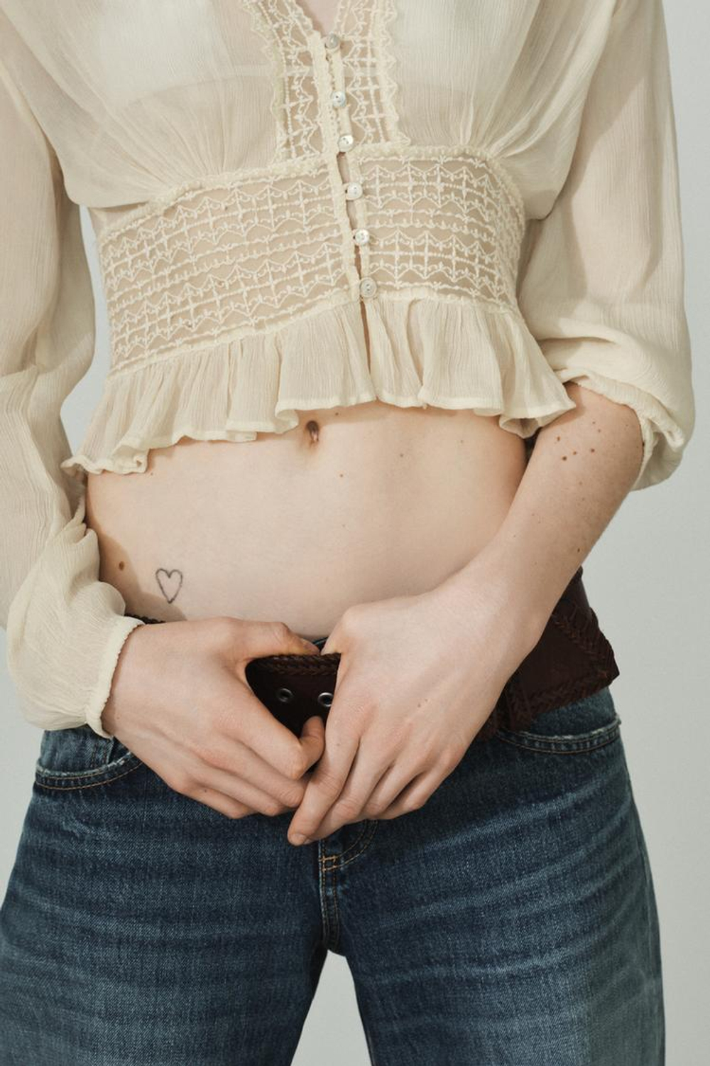 ZARA РУБАШКА ИЗ ШИФОНА С КРУЖЕВОМ, ВАНИЛЬНЫЙ