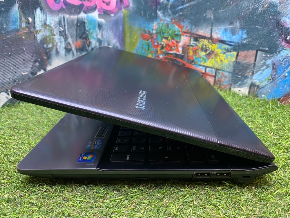 Ноутбук Samsung i7-2/12/HD/NP300E5C-U04/Windows 7