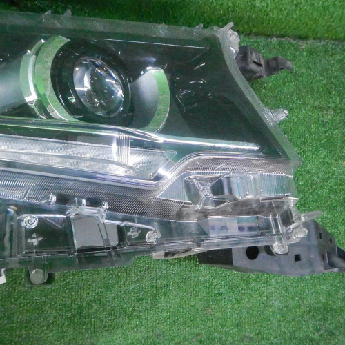 Фара правая Toyota Land Cruiser Prado 150 (2017-н.в.) LED