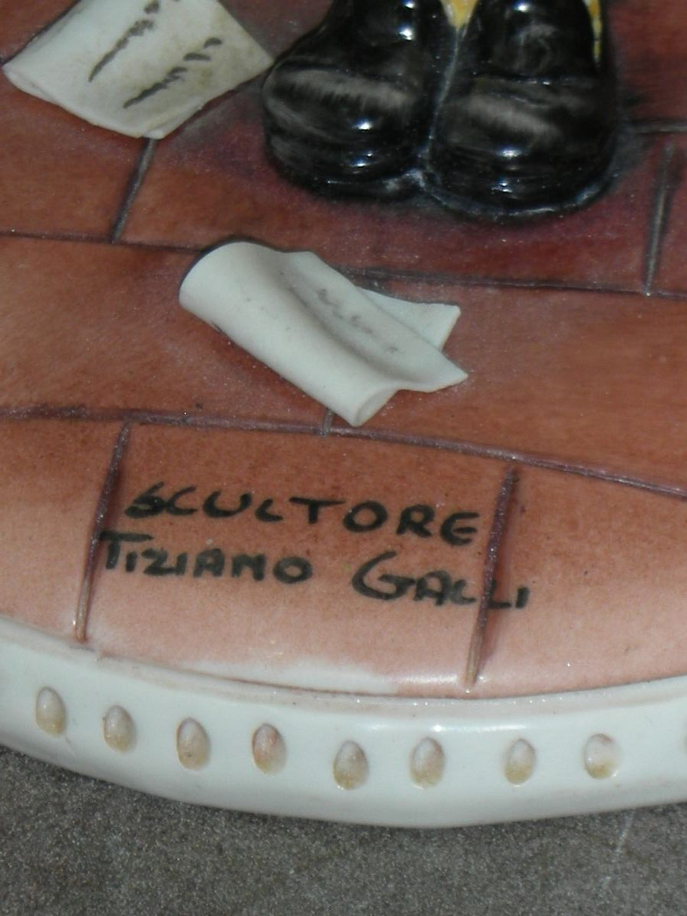 Статуэтка. Фарфор. Девочка с куклой. Capodimonte. Италия