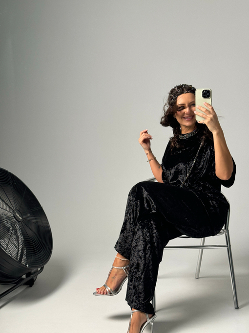 Бархатный костюм чёрный