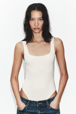 ZARA ЭЛАСТИЧНОЕ БОДИ С КВАДРАТНЫМ ВЫРЕЗОМ, ЭКРЮ