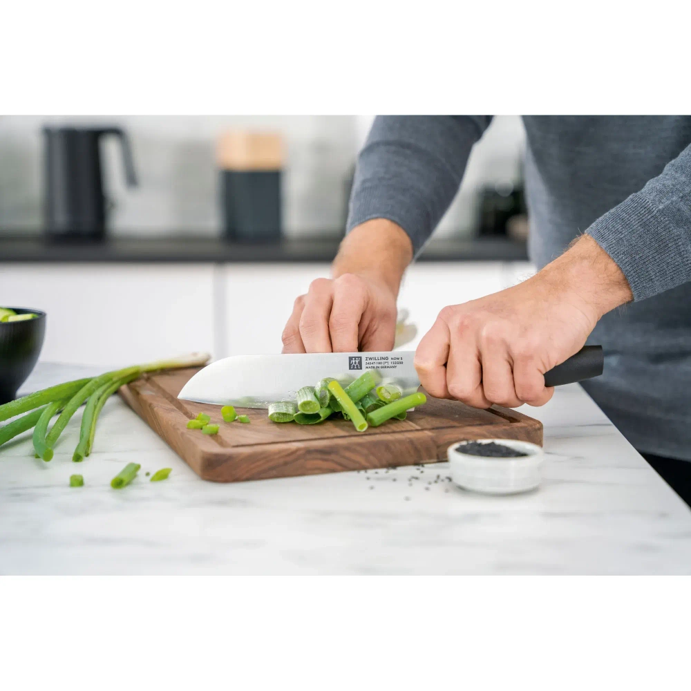 Zwilling Нож Сантоку Now S черный 18 см