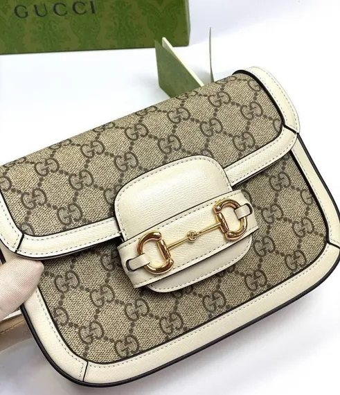 Мини-сумка Gucci Horsebit 1955 бежевый