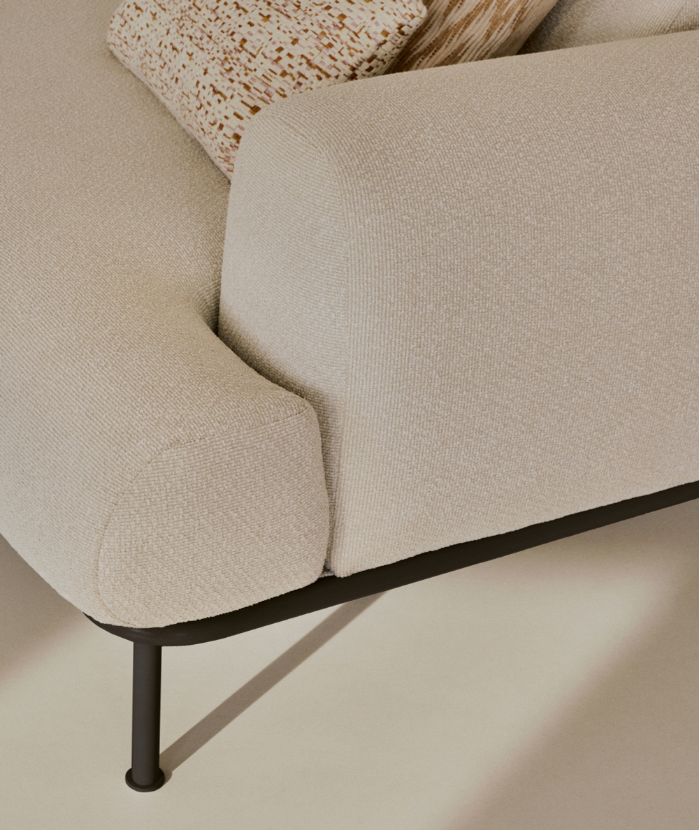 2-местный диван Aurum из шенилла цвета экрю и серого металла 210 см