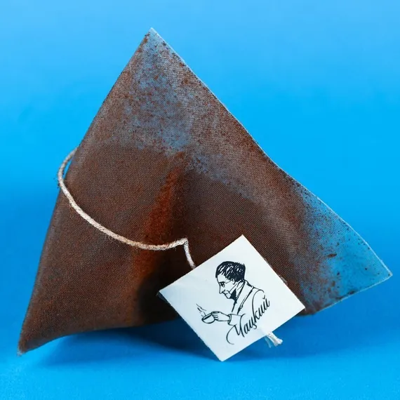 Кофе молотый 100% арабика «Горячих сплетен» в пирамидке в конверте, 1 шт. х 8 г.