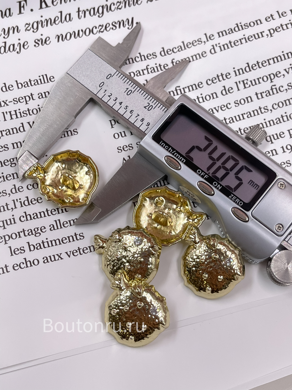 Пуговицы золотистые Скиапар. "Рыба-фугу"