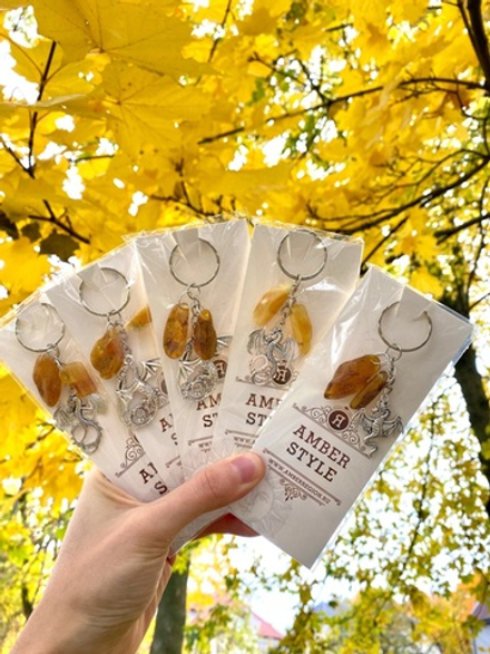 Янтарный брелок Дракон