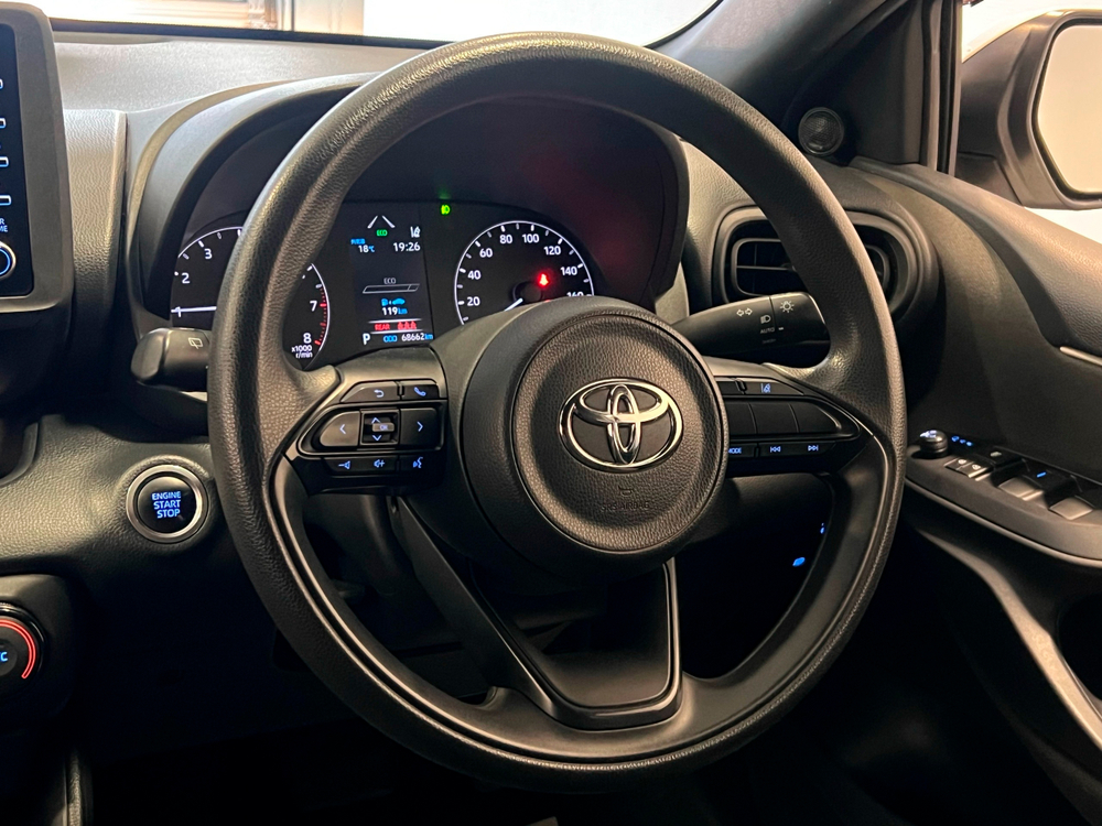 Toyota Yaris, 2020 год