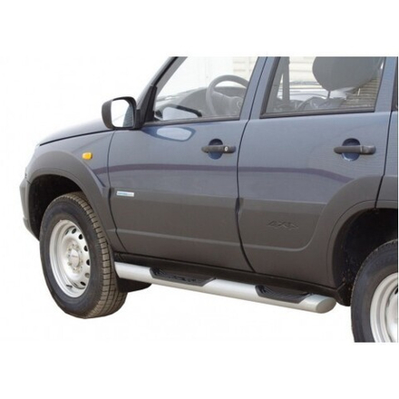 Пороги «Труба Люкс» с проступью,  Chevrolet Niva (03.2009 -)/Lada Niva (07.2020 -)/Нива Тревел
